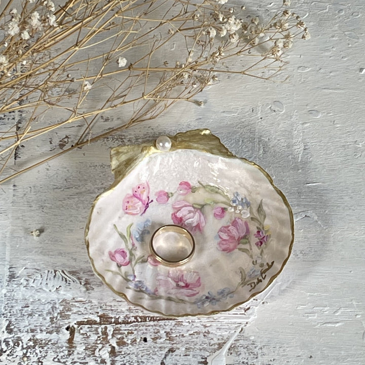 Cottagecore seashell art side view with botanical floral painting and pearl
