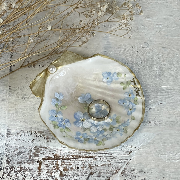 Cottagecore seashell side view with hand-painted forget-me-not floral design