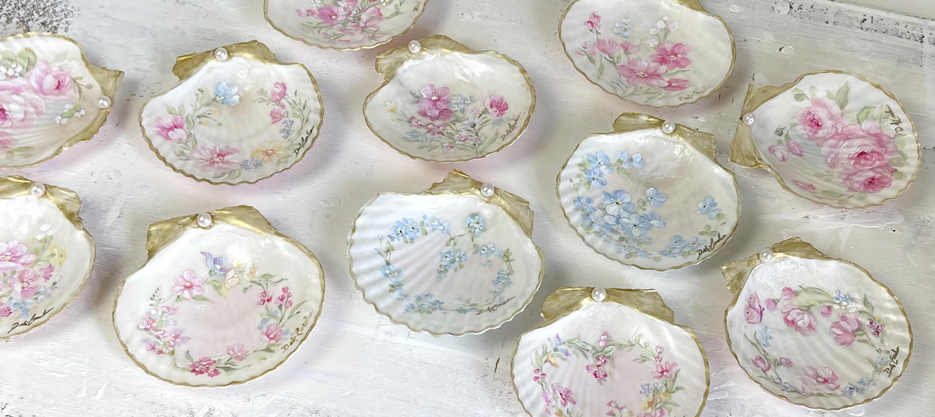 Hand painted shells for summer shabby-chic decor